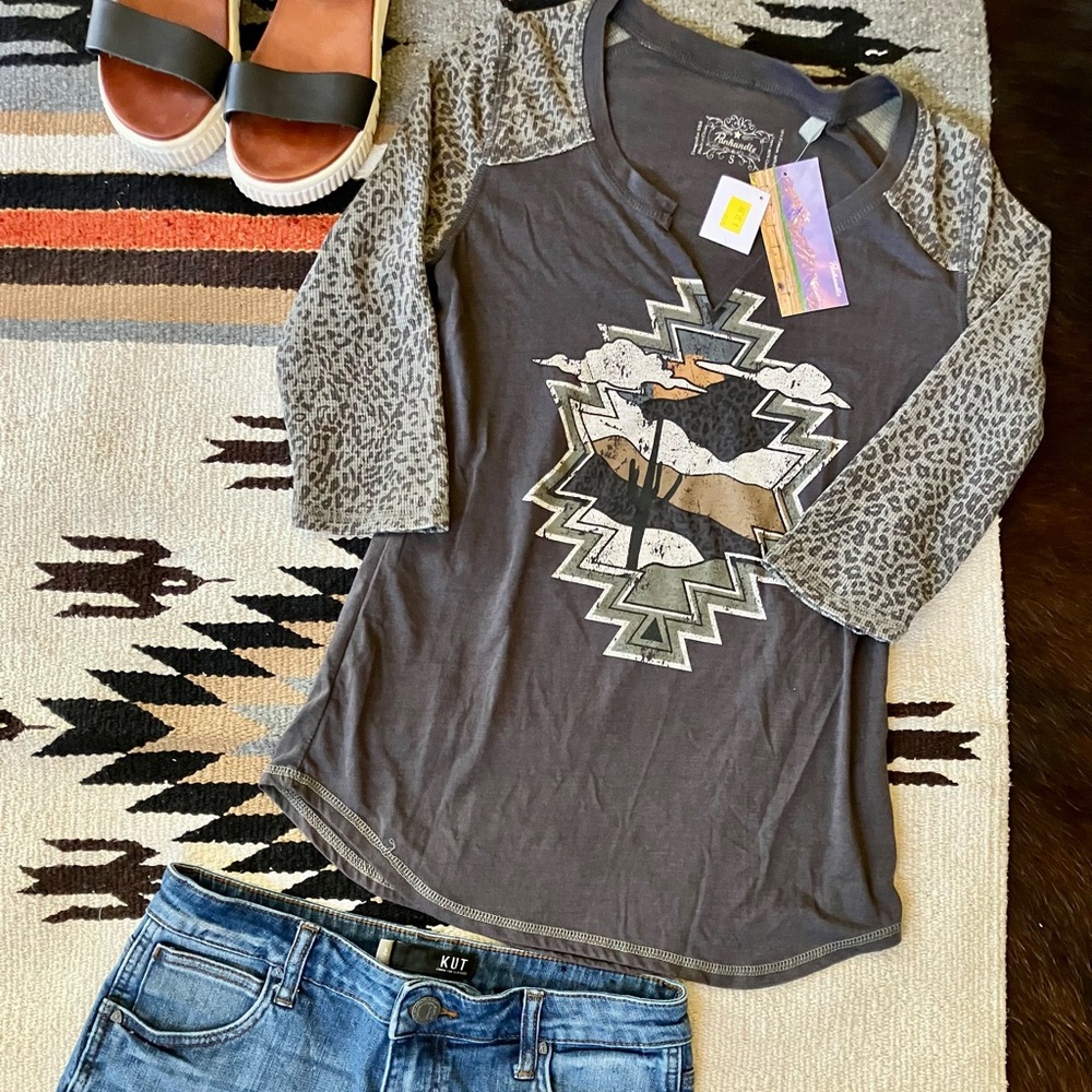 Panhandle Split Neck Graphic Tee NWT